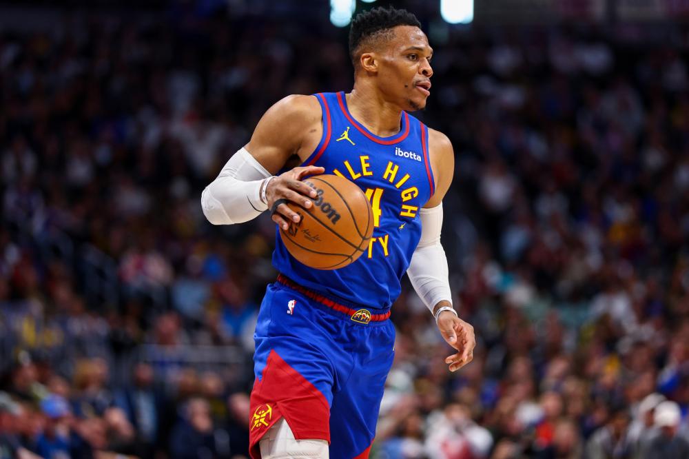 依據其在過 依據其在過